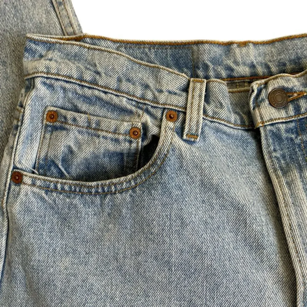 Vintage 90s Levi’s 550 Jeans Relaxed Fit Tapered Leg Light Wash Denim Casual